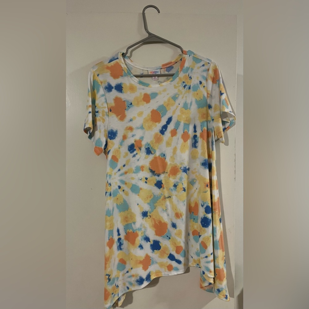 LuLaRoe Melissa Sharkbite Tunic Size M (Size Down 1-2) Tie-Dye Pattern